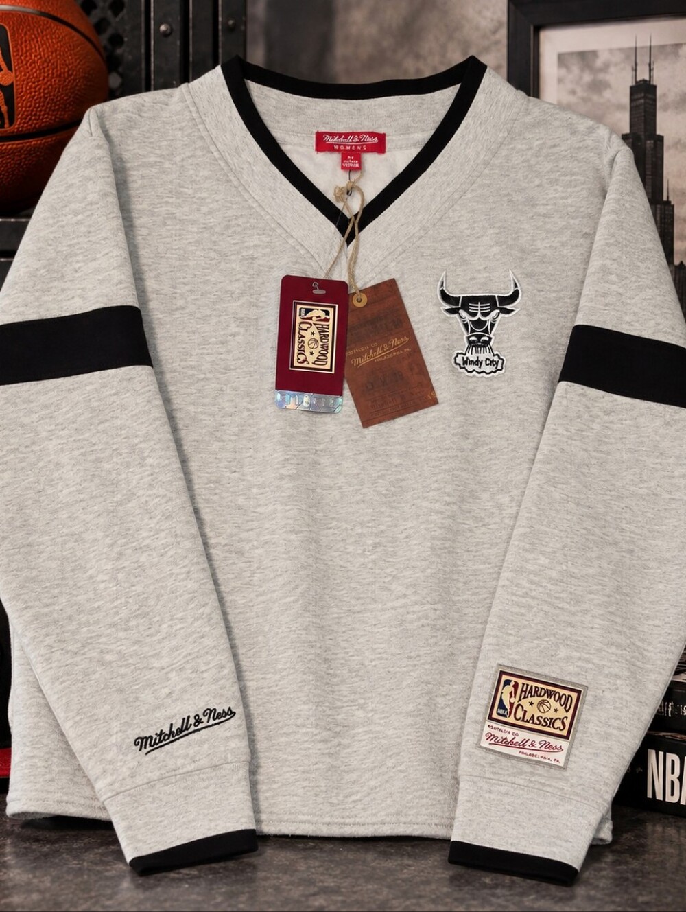 NWT Mitchell & Ness Chicago Bulls Hardwood Classics Sweatshirt Women S
